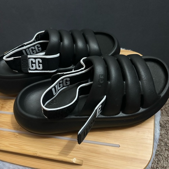 Ugg “Yeah Slide” - Picture 4 of 5